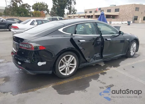 2015 Tesla Model S 60/70/85 z USA, uszkodzony, nr VIN 5YJSA1E16FF107254